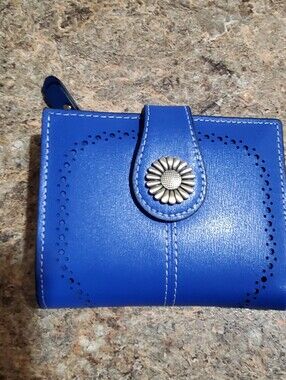 SENDEFN RFID BLOCKING BLUE. NWOT. LEATHER. FLORAL CUTOUT. SUNFLOWER WALLET